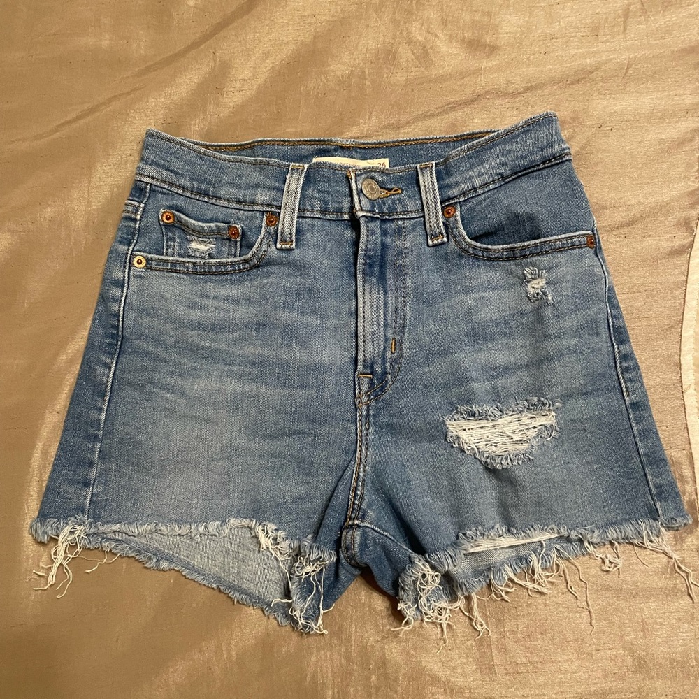 Levi’s high-rise shorts size 26 in medium wash